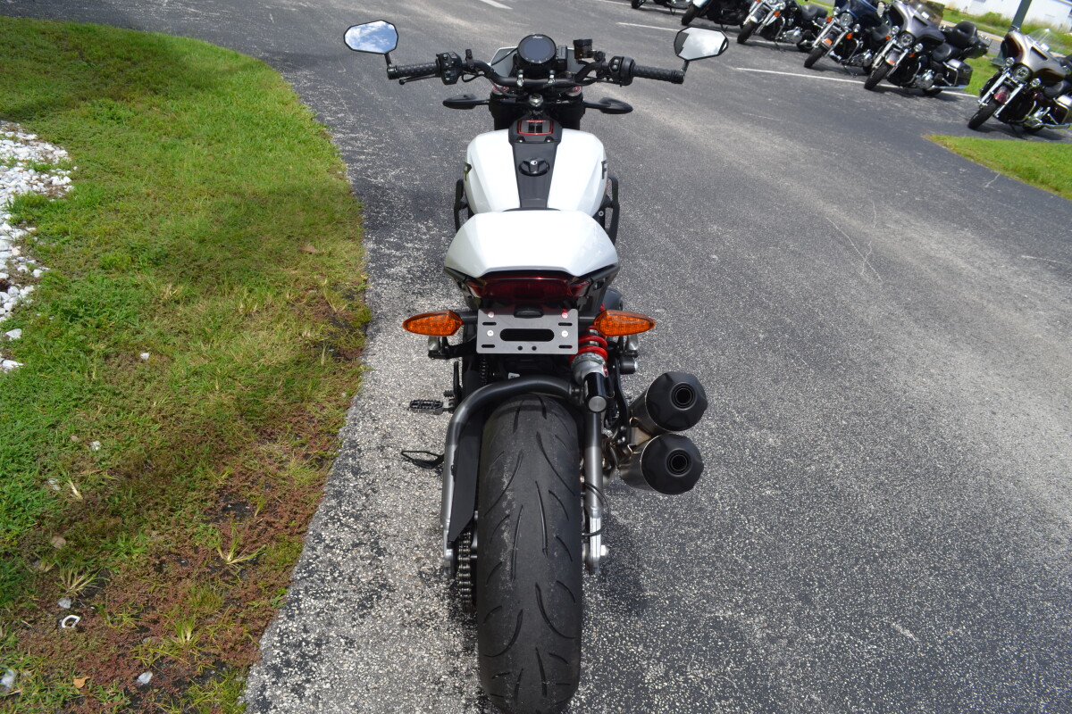 2023 Indian FTR Sport White Lightning / Indy Red - Photo 8