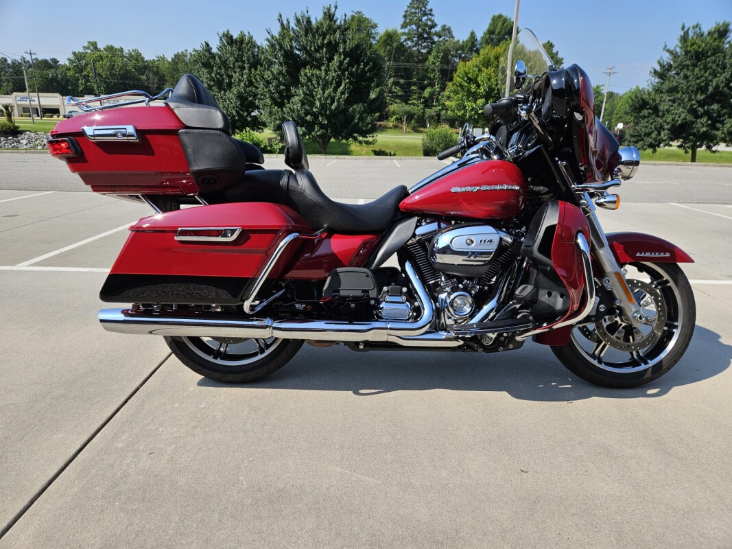 2021 Harley-Davidson Ultra Limited Billiard Red/Vivid Black — Black Finish - Photo 5