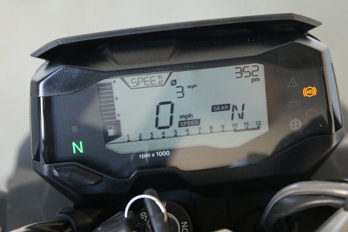 2025 BMW G 310 R - Photo 8