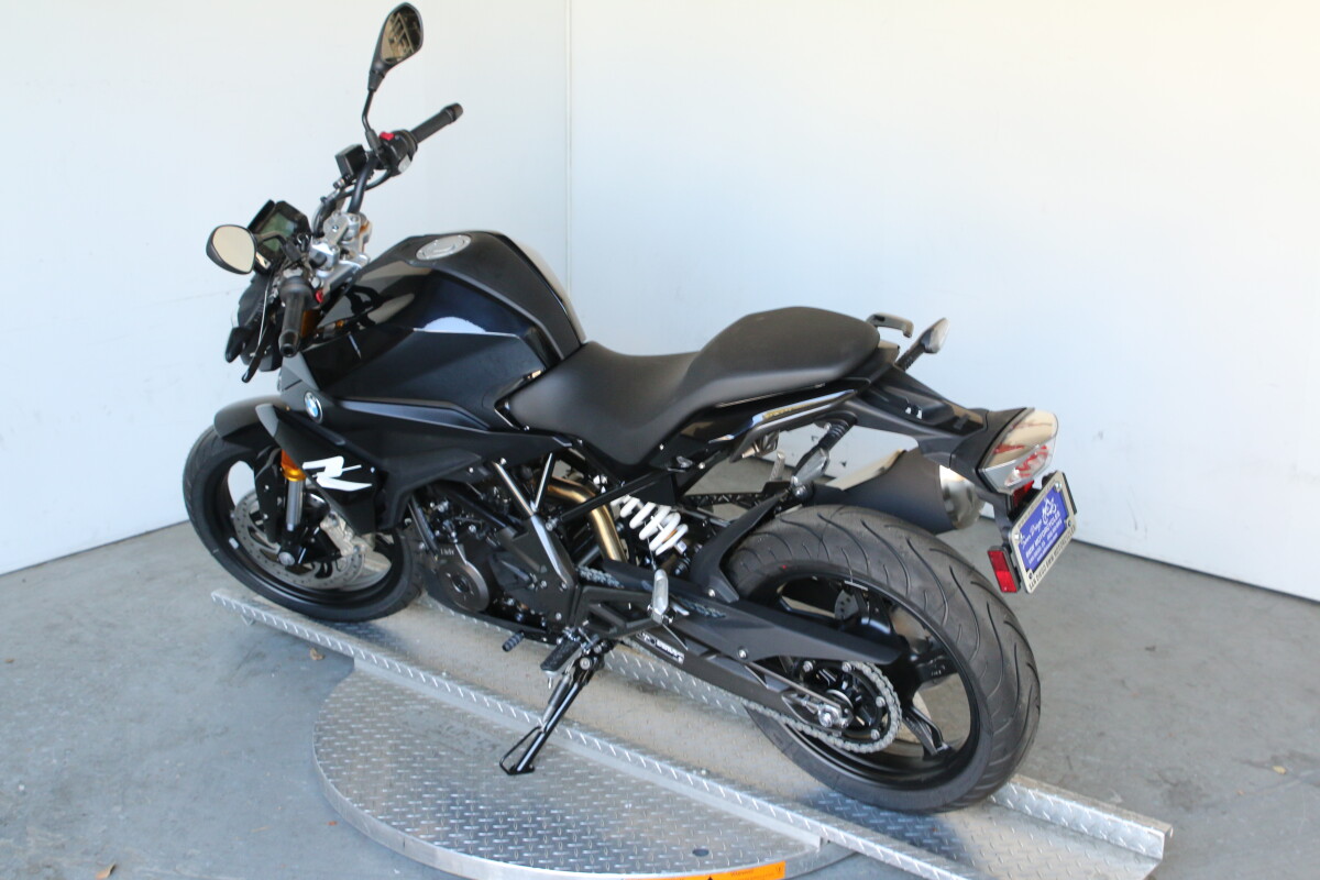 2025 BMW G 310 R - Photo 6