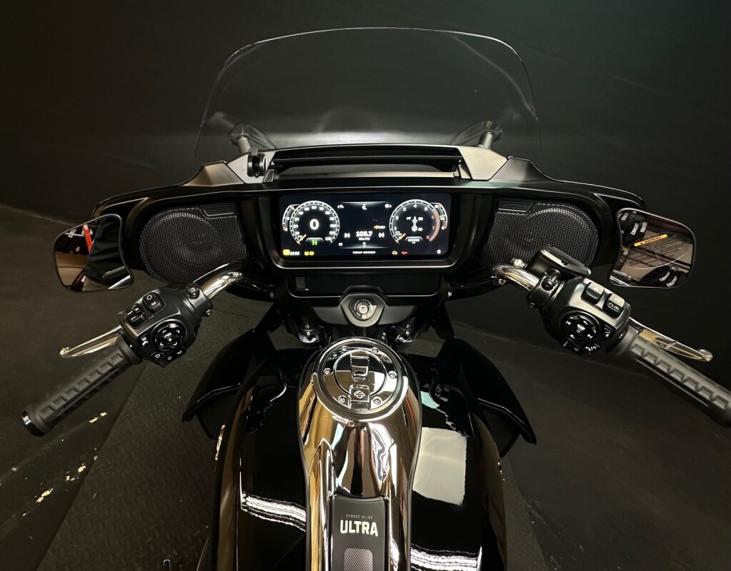 Harley-Davidson Street Glide Ultra 2025 FLHXU VIVID BLACK - Photo 8