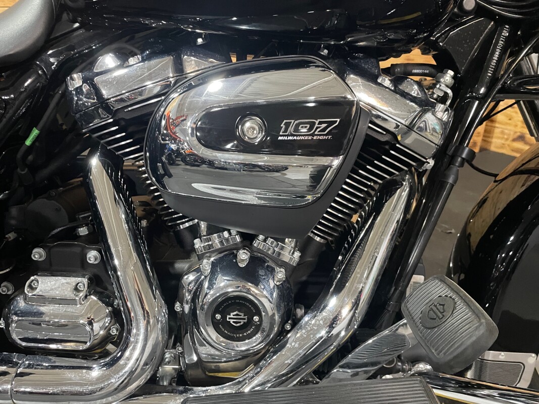 Harley-Davidson Road King 2022 FLHR Vivid Black - Photo 2