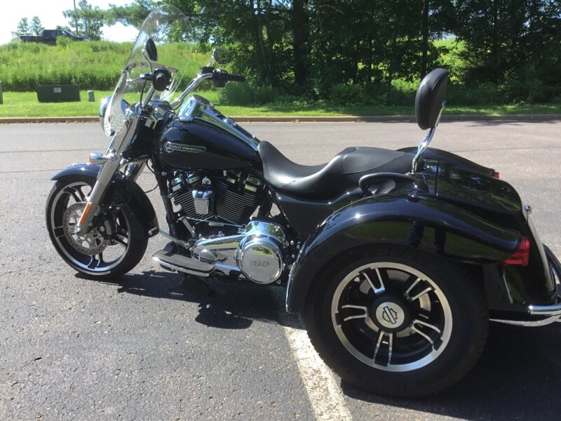 2021 Harley-Davidson Freewheeler Vivid Black - Photo 3