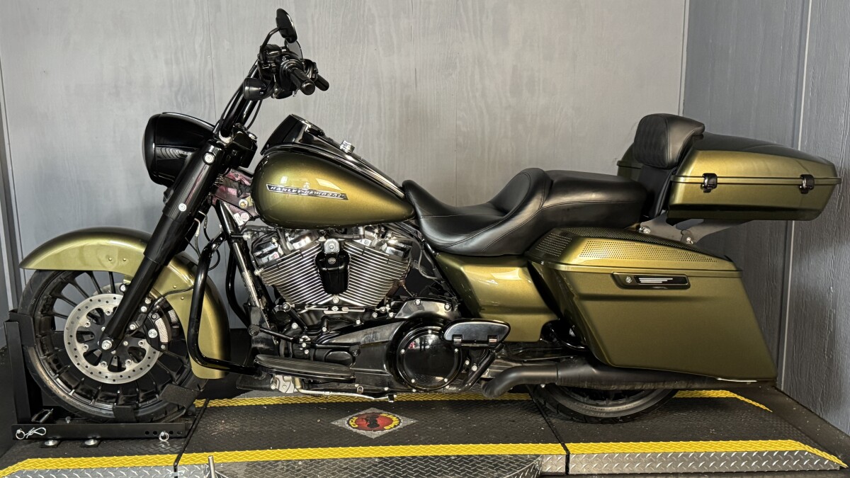 2018 Harley-Davidson Road King Special FLHRXS OLIVE GOLD - Photo 3