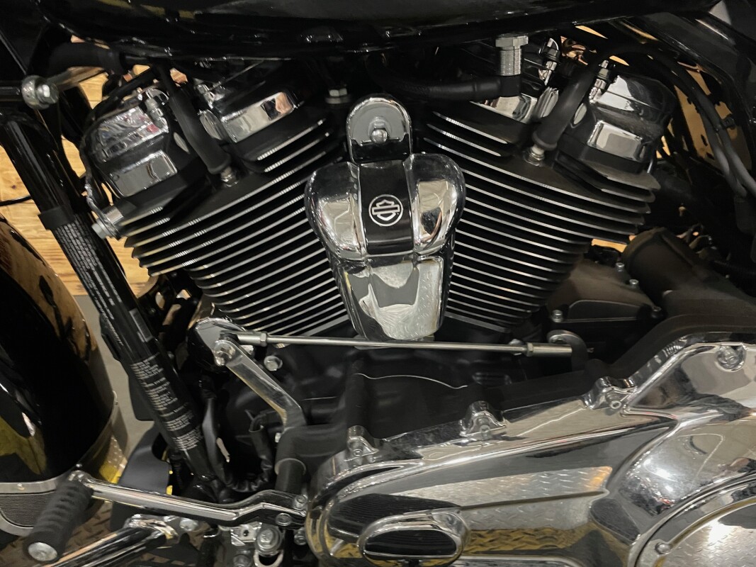Harley-Davidson Road King 2022 FLHR Vivid Black - Photo 9