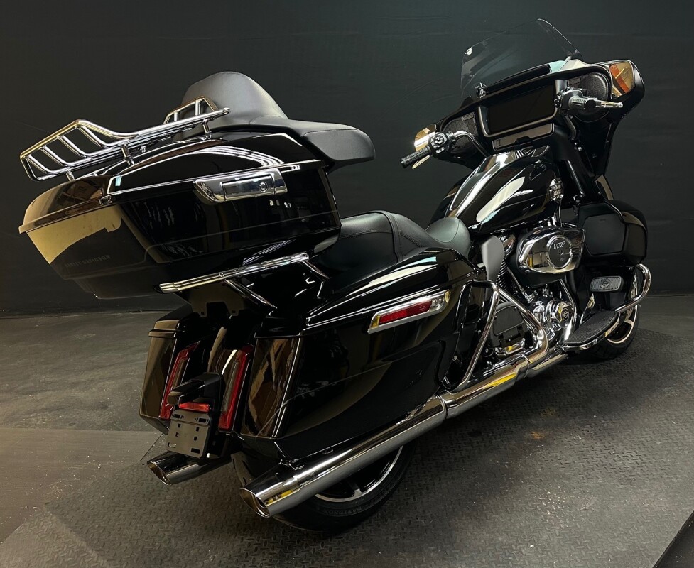 Harley-Davidson Street Glide Ultra 2025 FLHXU VIVID BLACK - Photo 9