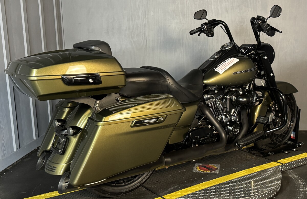 2018 Harley-Davidson Road King Special FLHRXS OLIVE GOLD - Photo 8