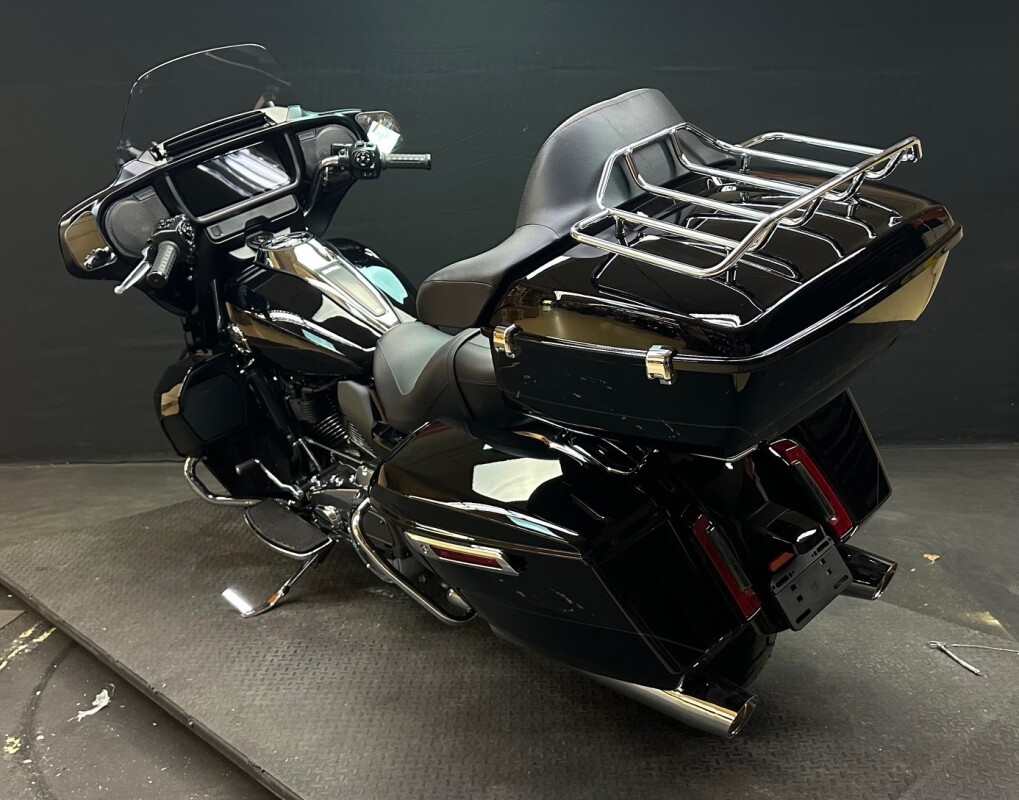 Harley-Davidson Street Glide Ultra 2025 FLHXU VIVID BLACK - Photo 6