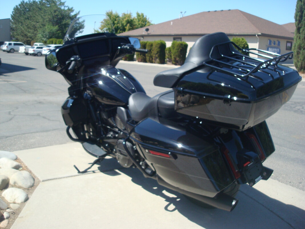 2025 Harley-Davidson Street Glide Ultra Vivid Black - Black Finish - Photo 5