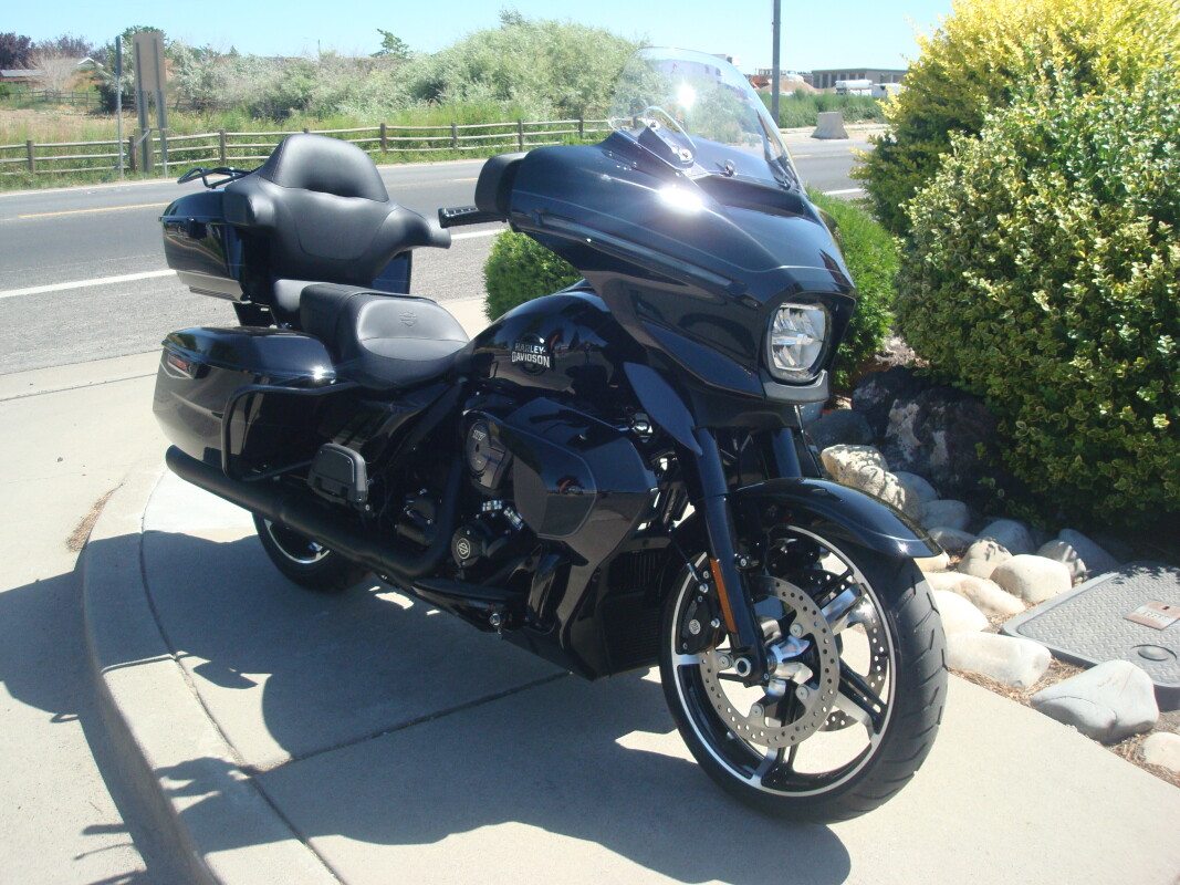 2025 Harley-Davidson Street Glide Ultra Vivid Black - Black Finish - Photo 3