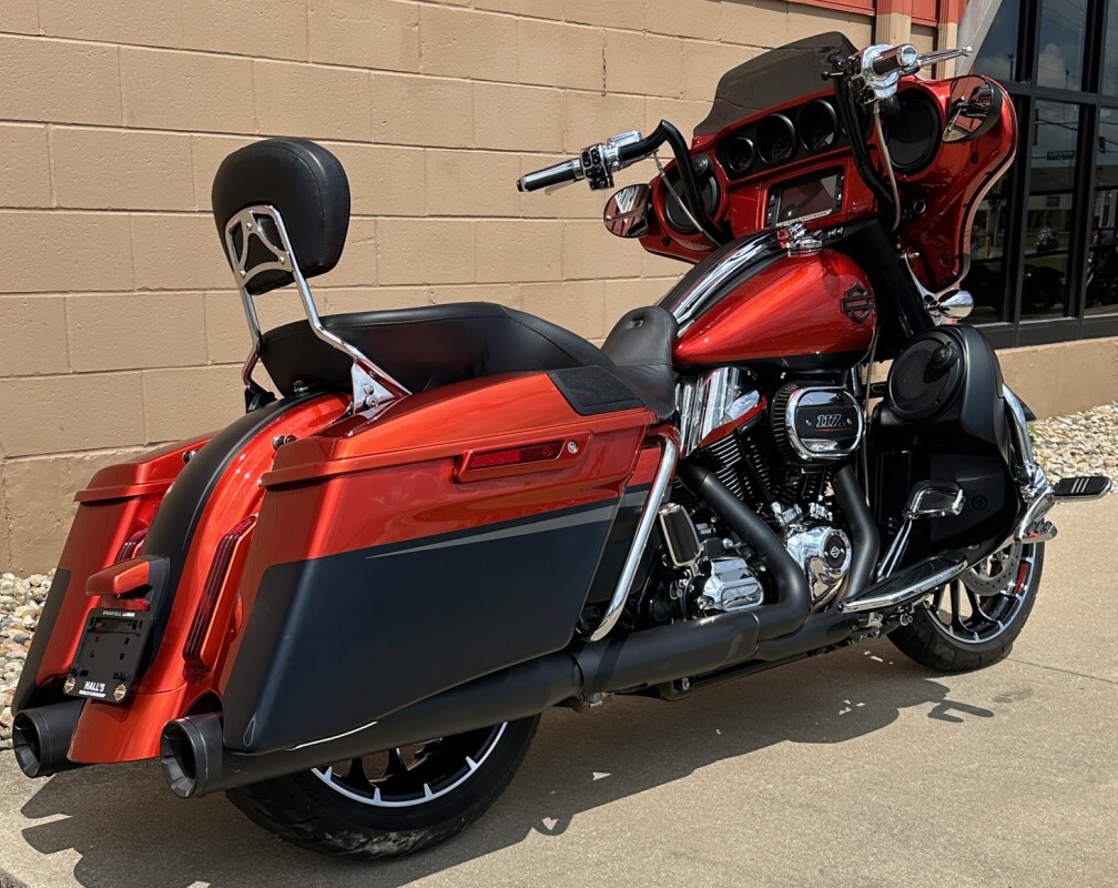 2018 Harley-Davidson CVO Street Glide Orange Lava & Black Denim - Photo 2