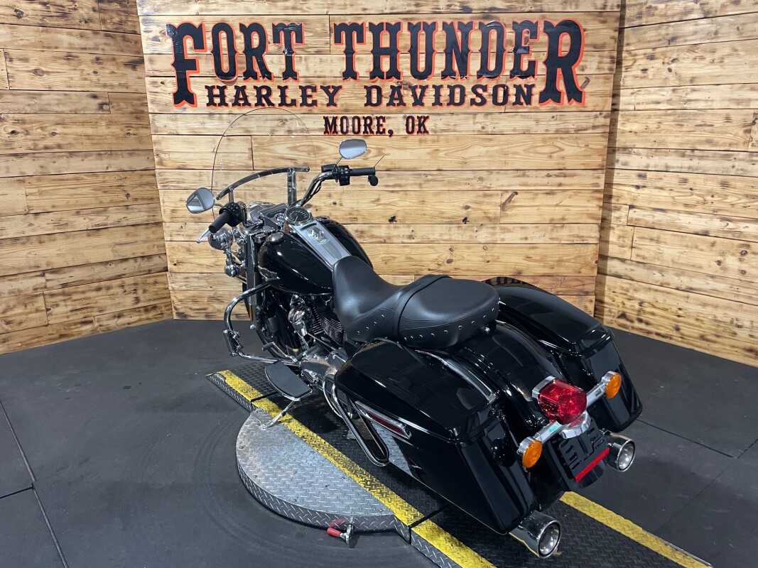 Harley-Davidson Road King 2022 FLHR Vivid Black - Photo 10