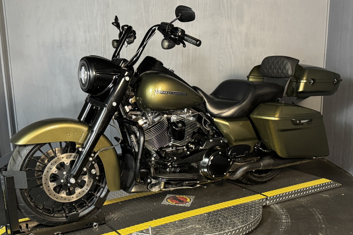2018 Harley-Davidson Road King Special FLHRXS OLIVE GOLD - Photo 9