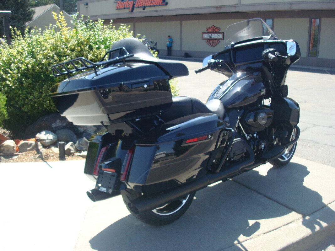 2025 Harley-Davidson Street Glide Ultra Vivid Black - Black Finish - Photo 4