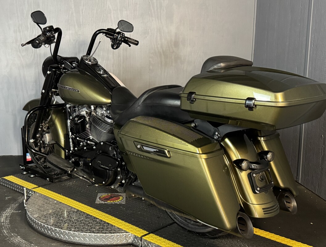 2018 Harley-Davidson Road King Special FLHRXS OLIVE GOLD - Photo 10