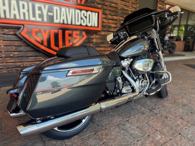 2025 Harley Davidson Street Glide FLHX - Photo 2