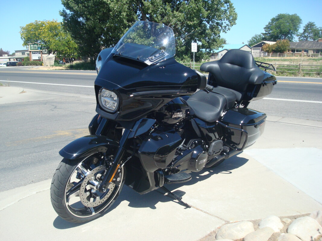 2025 Harley-Davidson Street Glide Ultra Vivid Black - Black Finish - Photo 2