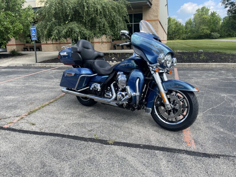 2014 Harley-Davidson® Ultra Limited Custom Colour Daytona Blue