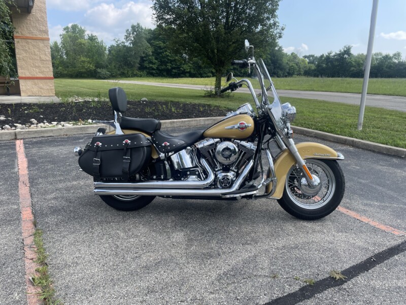 2017 Harley-Davidson® Heritage Softail® Classic Two-Tone Black Hills Gold/Black Quartz
