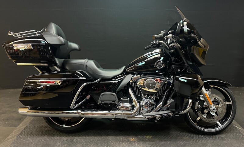 Harley-Davidson® Street Glide™ Ultra 2025 FLHXU VIVID BLACK