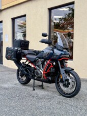 2025 Harley-Davidson<sup>®</sup> CVO™ Pan America® RA1250SE thumb 2