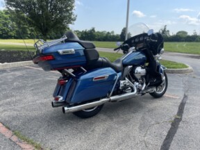 2014 Harley-Davidson® Ultra Limited Custom Colour Daytona Blue thumb 2