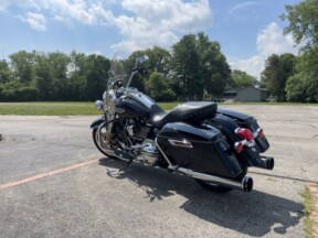 2021 Harley-Davidson<sup>®</sup> Road King® Vivid Black thumb 1