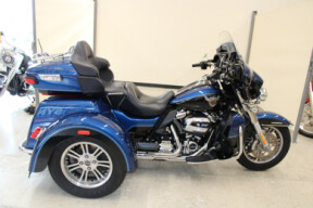 2018 Harley-Davidson Tri Glide Ultra FLHTCUTG thumb 2