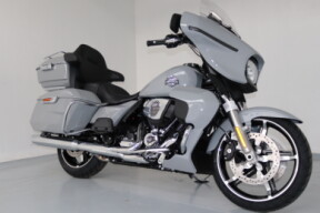 2025 Harley-Davidson® Street Glide™ Ultra Billiard Gray thumb 2