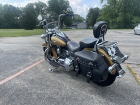 2017 Harley-Davidson® Heritage Softail® Classic Two-Tone Black Hills Gold/Black Quartz thumb 0