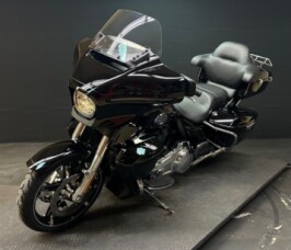 Harley-Davidson® Street Glide™ Ultra 2025 FLHXU VIVID BLACK thumb 1