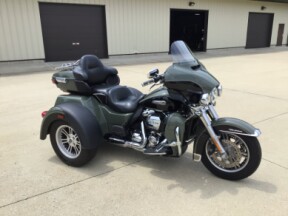 2021 FLHTCUTG Tri Glide® Ultra thumb 2