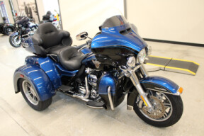 2018 Harley-Davidson Tri Glide Ultra FLHTCUTG thumb 1