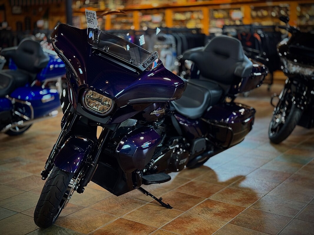 2025 Harley-Davidson Street Glide Ultra Mystic Shift - Black Finish - Photo 3