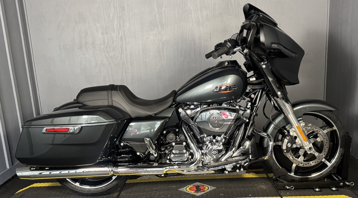 2025 Harley-Davidson Street Glide FLHX IRON HORSE MTLC