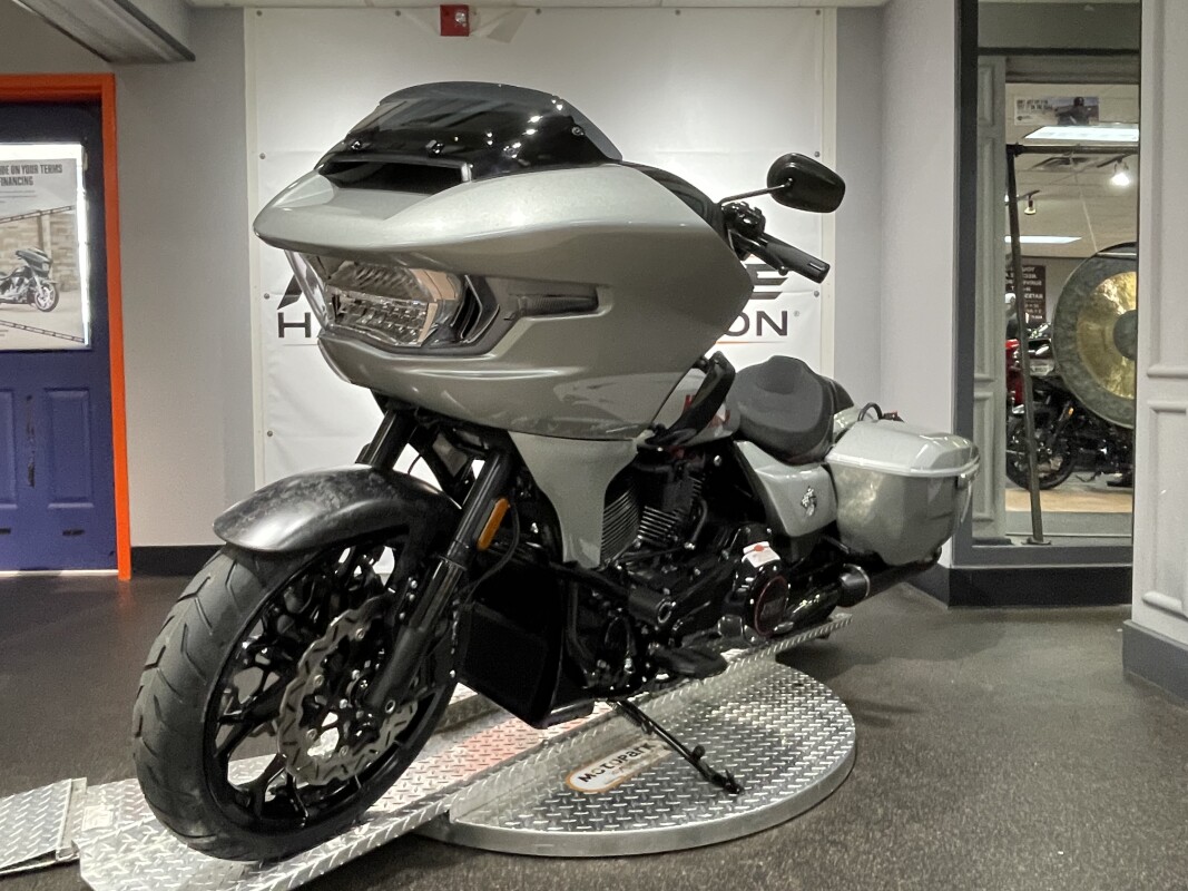 2025 Harley-Davidson CVO Road Glide ST - Photo 4
