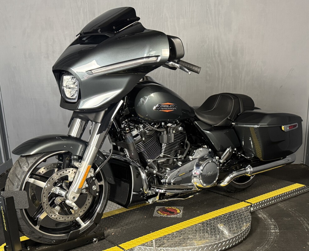 2025 Harley-Davidson Street Glide FLHX IRON HORSE MTLC - Photo 9