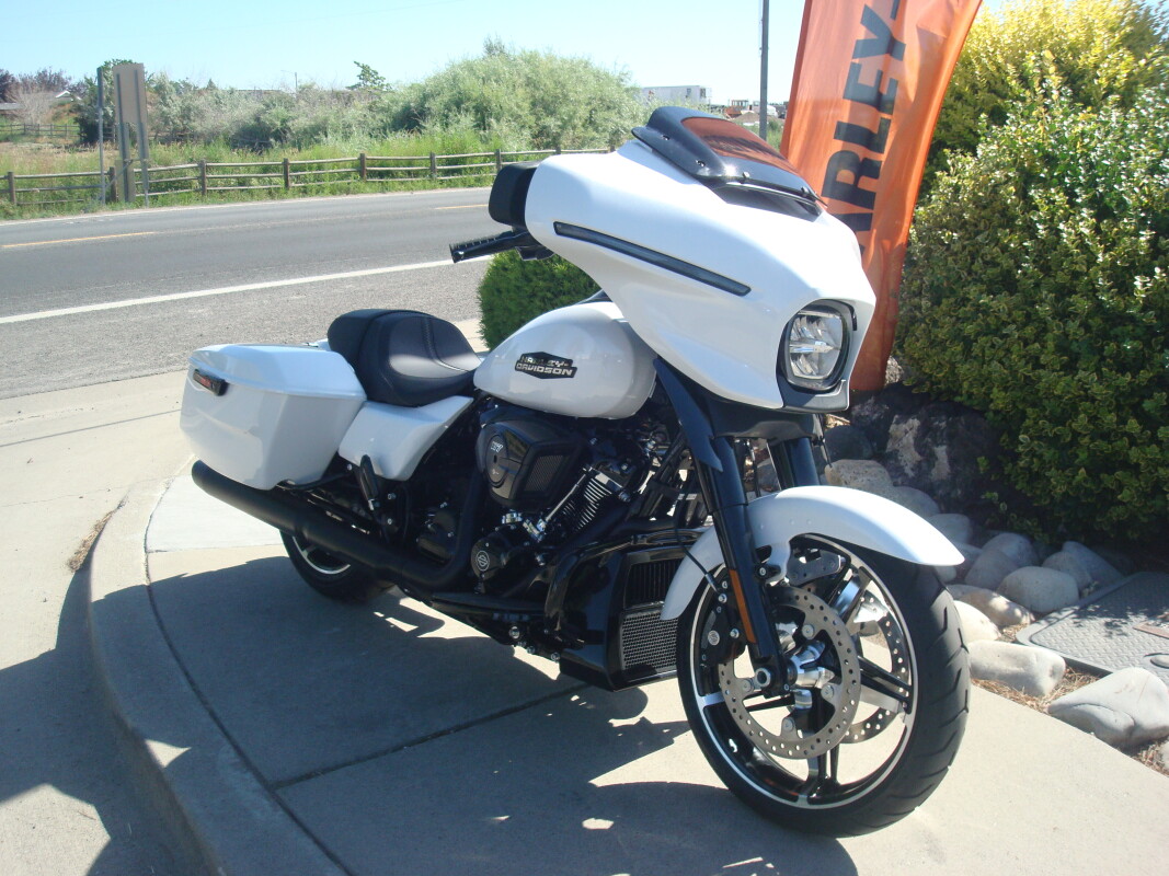 2025 Harley-Davidson Street Glide White Onyx Pearl - Black Finish - Photo 3