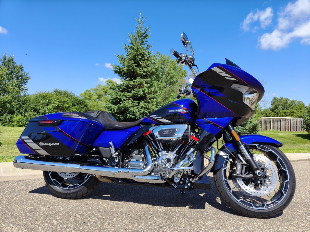 2025 Harley-Davidson CVO Road Glide Blue Streak