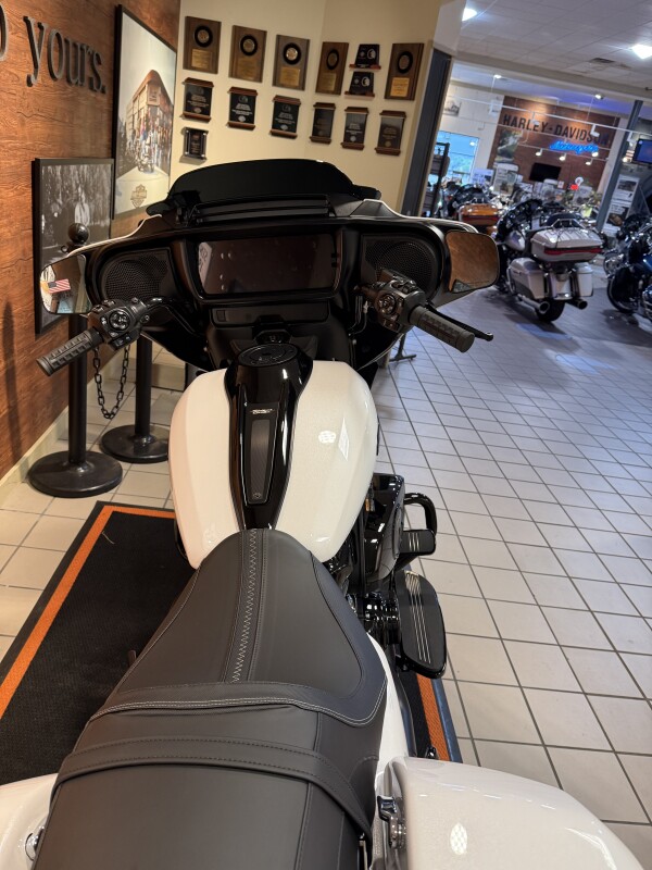 2025 H-D FLHX Street Glide 117ci - Photo 6