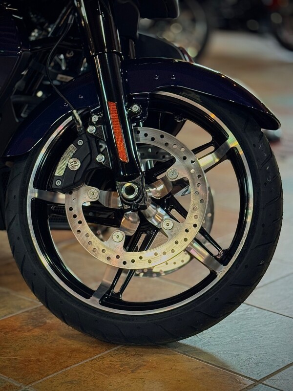 2025 Harley-Davidson Street Glide Ultra Mystic Shift - Black Finish - Photo 10