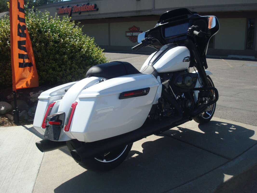 2025 Harley-Davidson Street Glide White Onyx Pearl - Black Finish - Photo 4