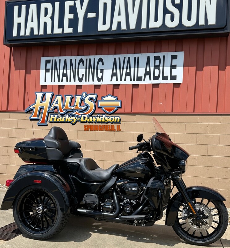 2025 Harley-Davidson® Tri Glide® Ultra Vivid Black