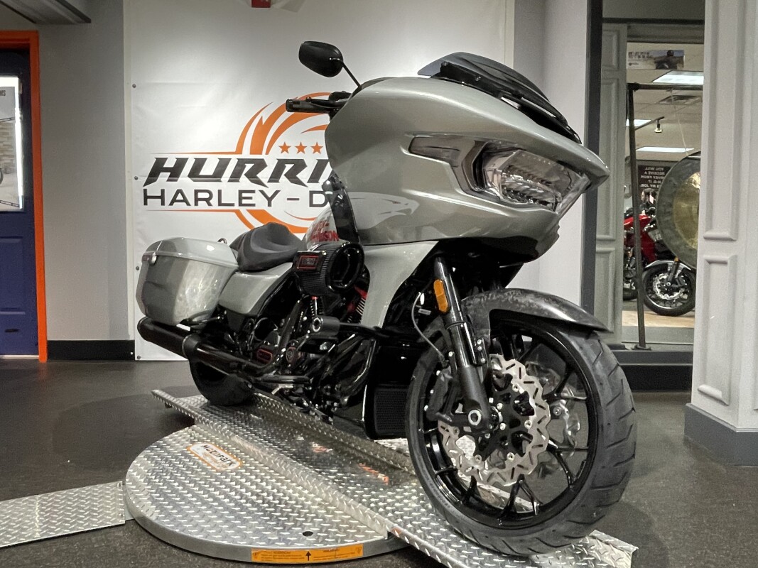 2025 Harley-Davidson CVO Road Glide ST - Photo 2