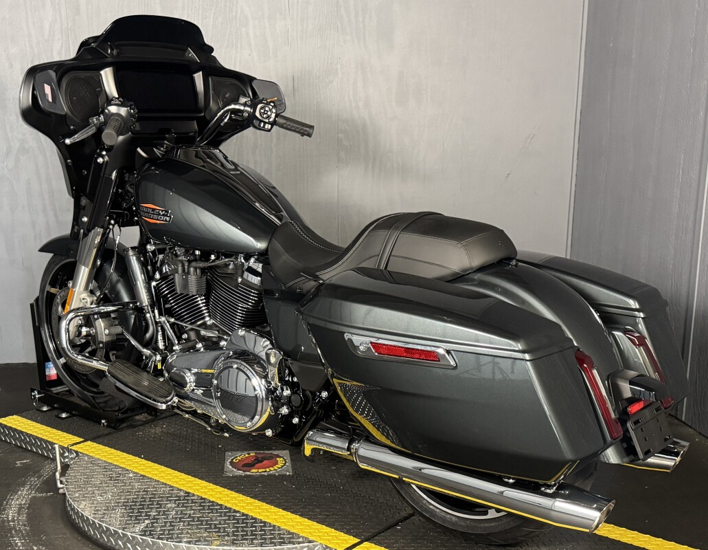 2025 Harley-Davidson Street Glide FLHX IRON HORSE MTLC - Photo 10