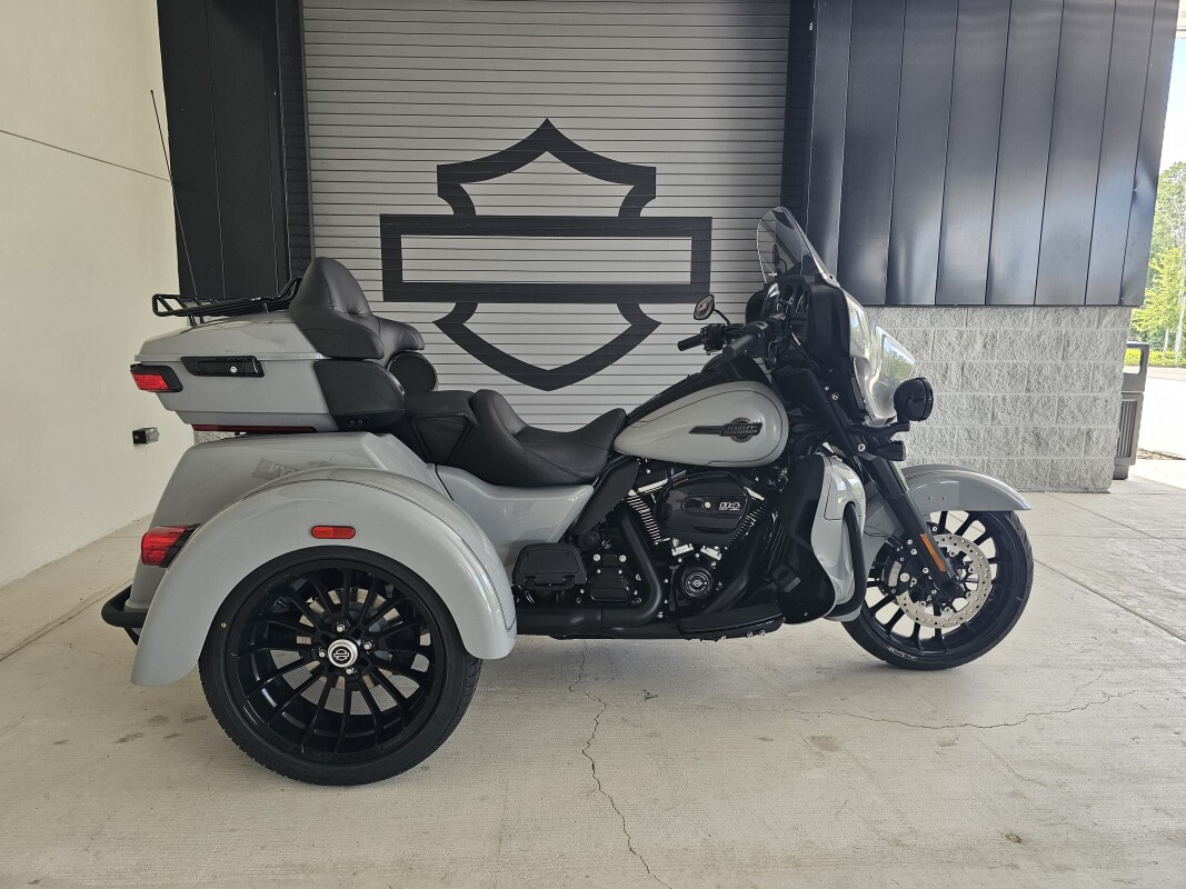 2025 Harley-Davidson<sup>®</sup> Tri Glide® Ultra