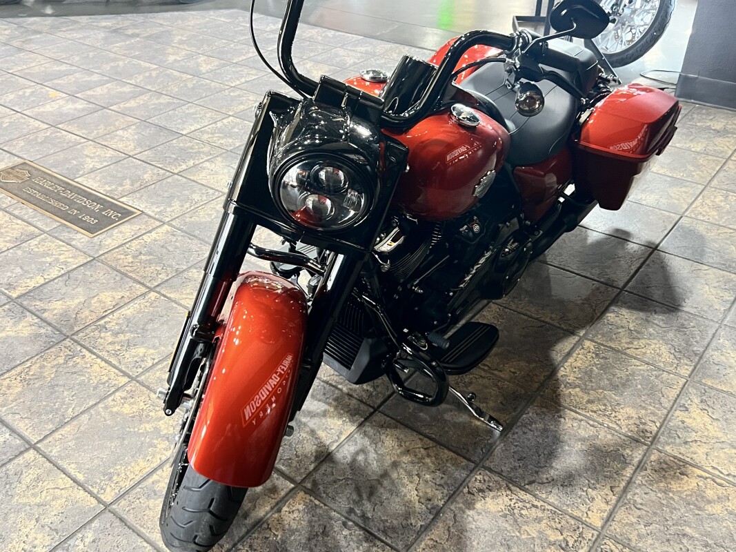 2025 Harley-Davidson Road King Special – Custom Touring Boldness - Photo 8