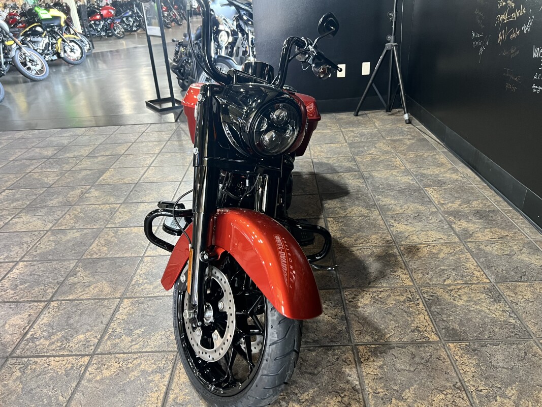2025 Harley-Davidson Road King Special – Custom Touring Boldness - Photo 5