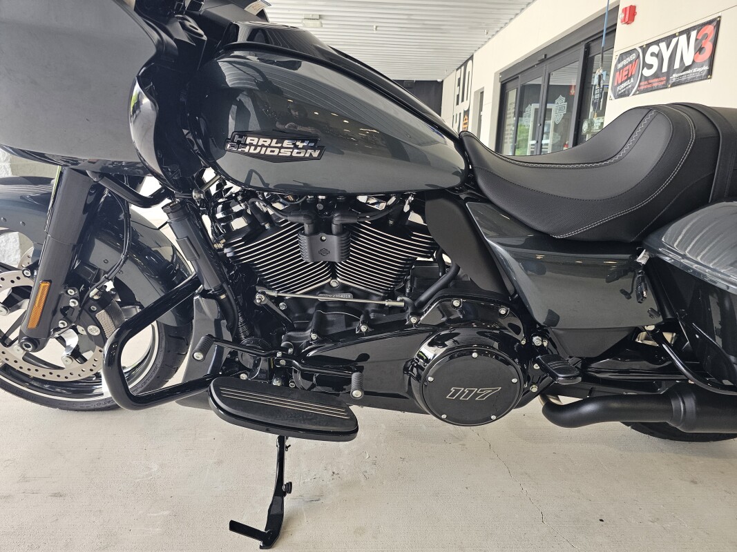 2025 Harley-Davidson Road Glide - Photo 8