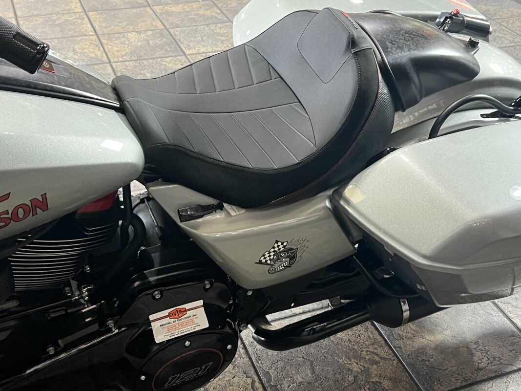 2025 Harley-Davidson CVO Road Glide ST Mercury Silver - Photo 7